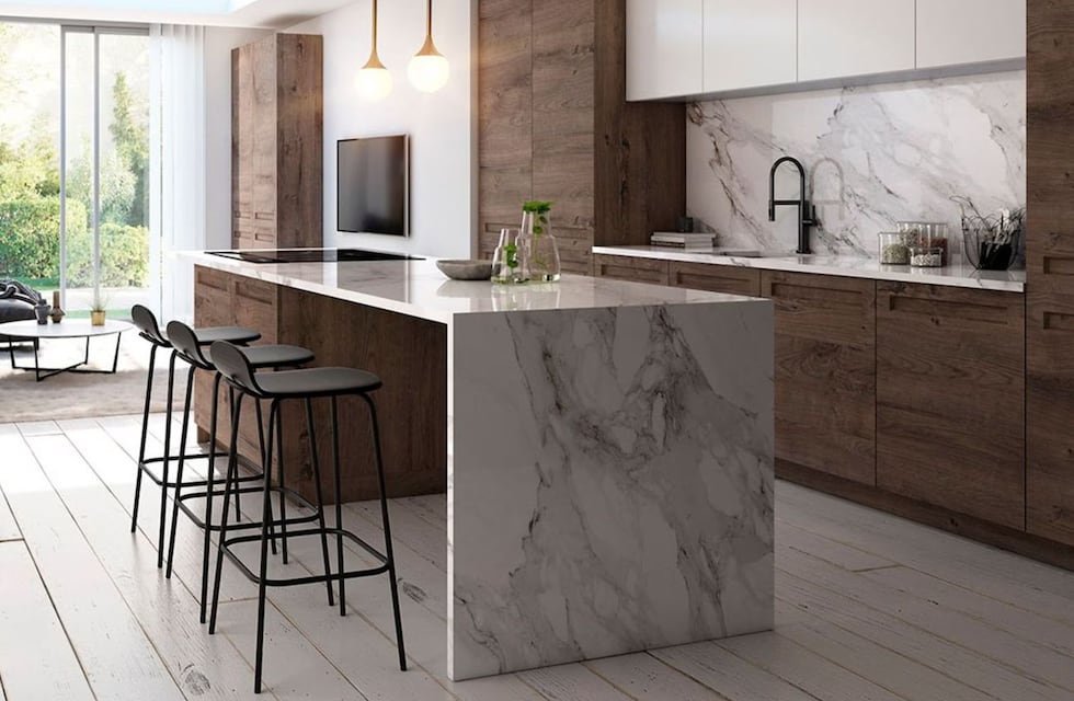 Chau a la isla clásica: la tendencia que es furor en las cocinas por adaptarse a espacios chicos