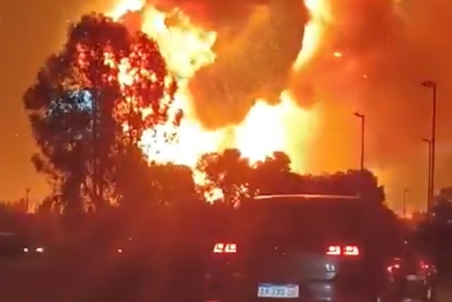 Fuerte explosión en una fábrica del polígono industrial de Ezeiza. (Infobae)
