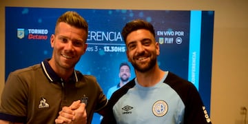 Guido Herrera y Alejandro Rebóla. Presentación del clásico cordobés Talleres y Belgrano el próximo domingo. (José Gabriel Hernández / La Voz)