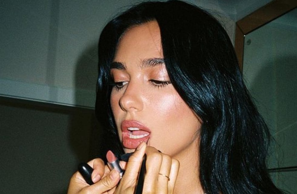 Dua Lipa deslumbró en Instagram con una microbikini que expuso su bronceado veraniego