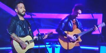 Sebastián Pérez y Santiago Manrique cantaron "Perfect" de Ed Sheeran en la batalla de La Voz Argentina.