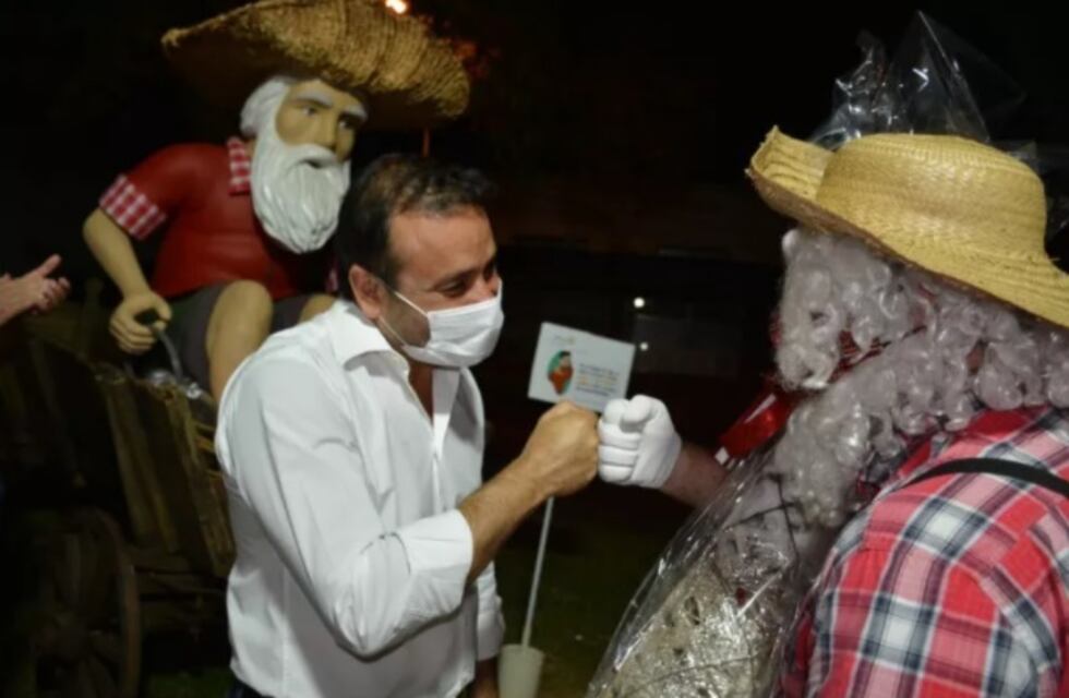 Fiesta de la Navidad en Alem: el gobernador inauguró el paseo a cielo abierto