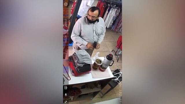 Una pareja fue captada por cámaras de seguridad cuando robaban la llave de un local en Posadas