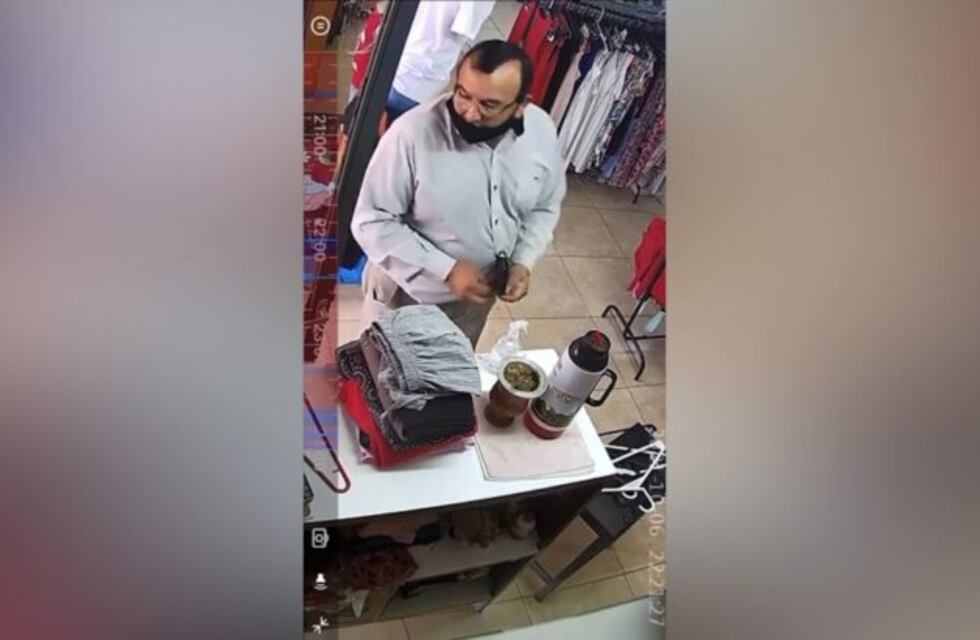 Una pareja fue captada por cámaras de seguridad cuando robaban la llave de un local en Posadas