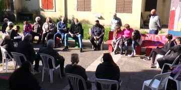 Se llevó a cabo una reunión entre vecinos y autoridades para exponer sobre la problemática.