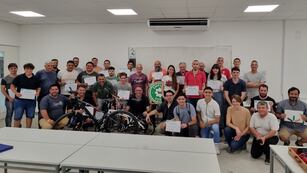 Terminó un curso de reparación de bicicletas