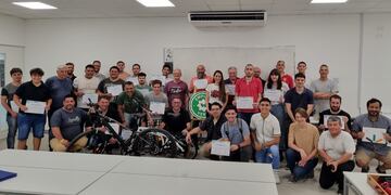 Terminó un curso de reparación de bicicletas