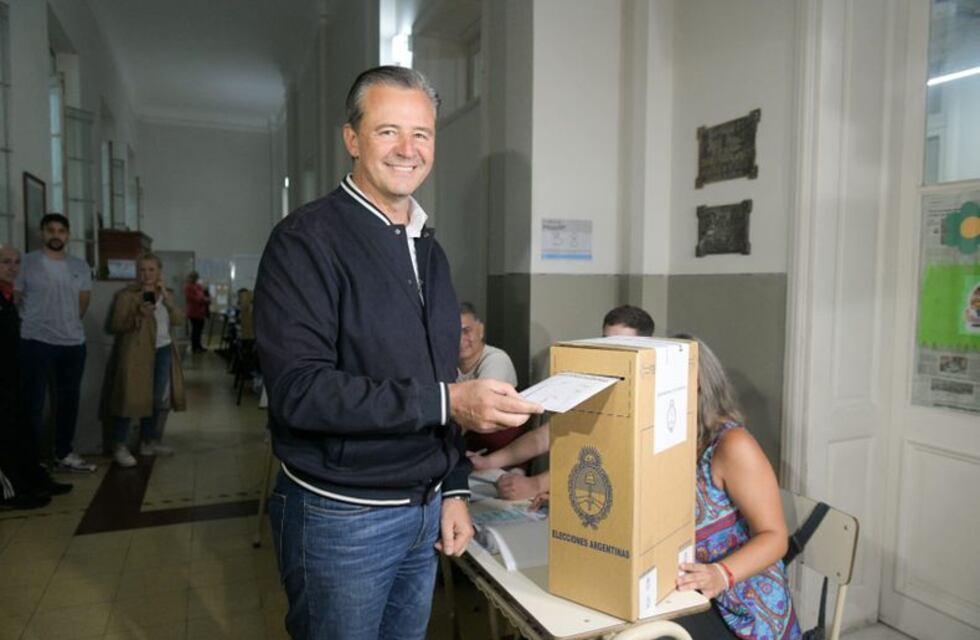 Adán Bahl ya emitió su voto en la Escuela Belgrano de Paraná