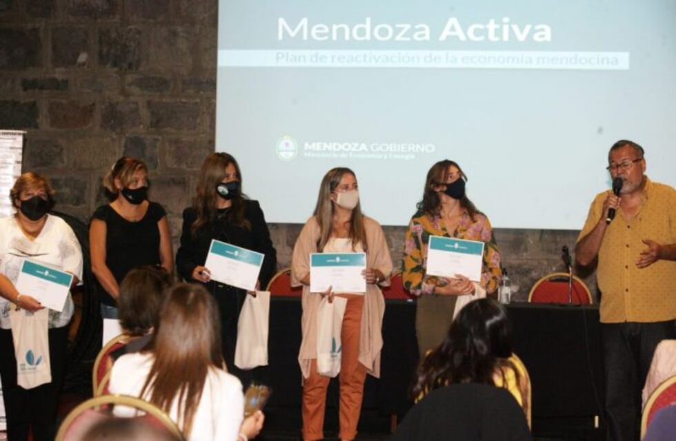 Celebran el encuentro “Mujeres que emprenden, mujeres que cooperan”