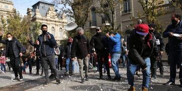 Protesta de gastronómicos rosarinos frente a Gobernación