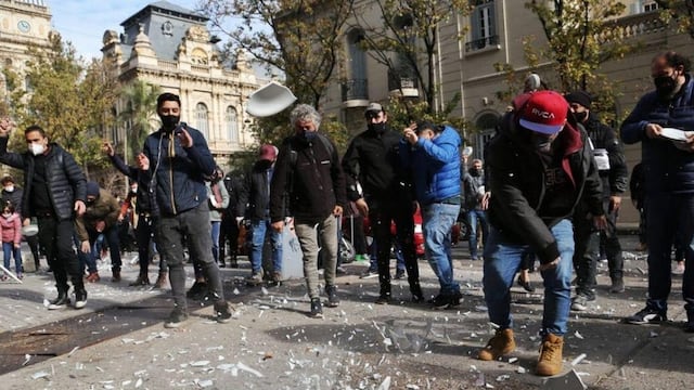 Protesta de gastronómicos rosarinos frente a Gobernación