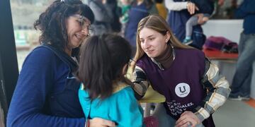 Ushuaia: presentaron la “leyenda del Calafate” en establecimientos educativos