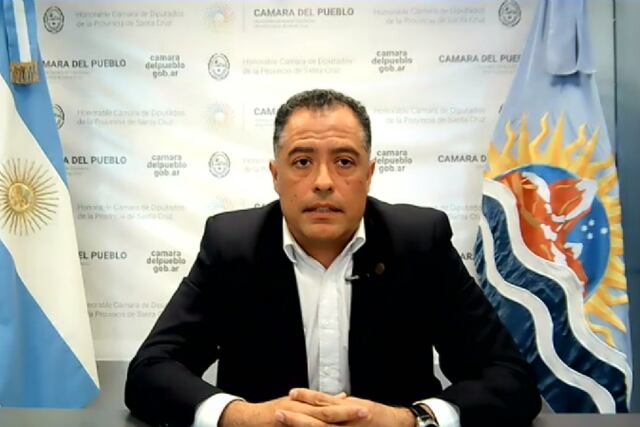 El Vicegobernador de Santa Cruz se reunió a través de Zoom con algunos periodistas de la provincia para anunciar la vuelta a sus funciones.