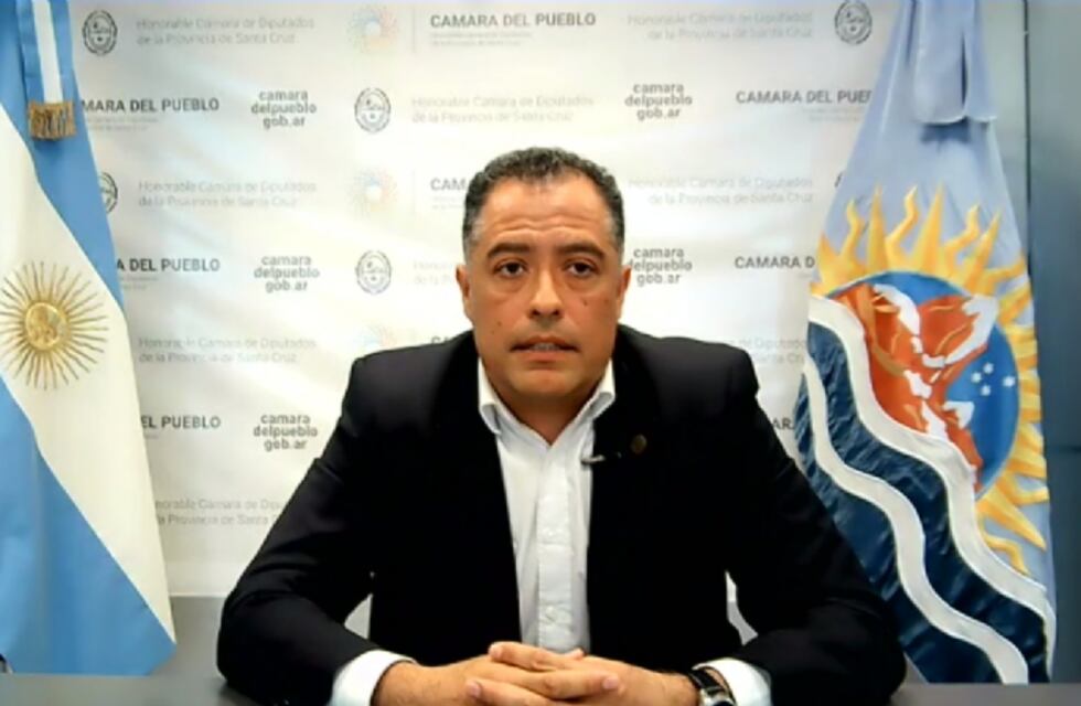 El vicegobernador de Santa cruz retoma sus funciones luego de una licencia por una causa de abuso