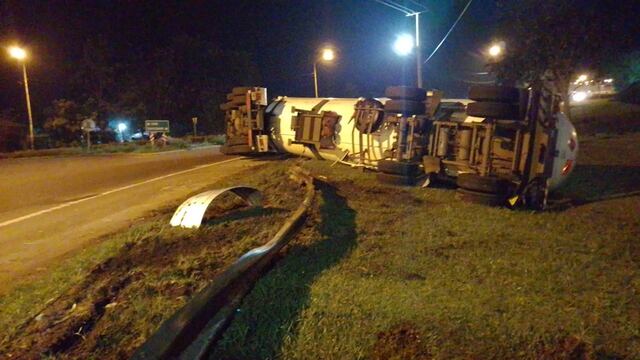Oberá: volcó un camión con gas propano-butanol en la Ruta 14.