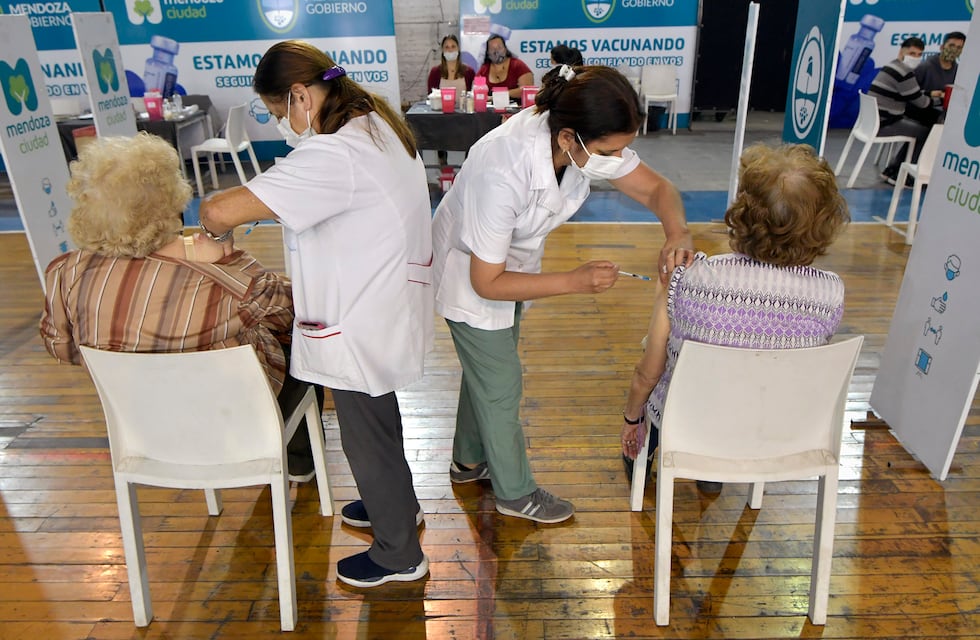 Los centros de vacunación de Mendoza tendrán horarios especiales por el invierno