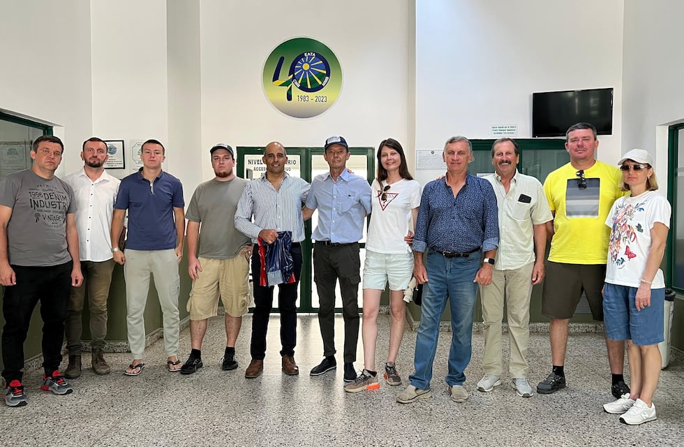 Ingenieros agrónomos y empresarios rusos visitaron la Escuela Agropecuaria de Tres Arroyos