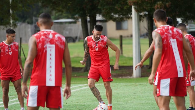 El plantel de Instituto entrena en Uruguay, y este martes debuta ante Liverpool (Prensa Instituto).