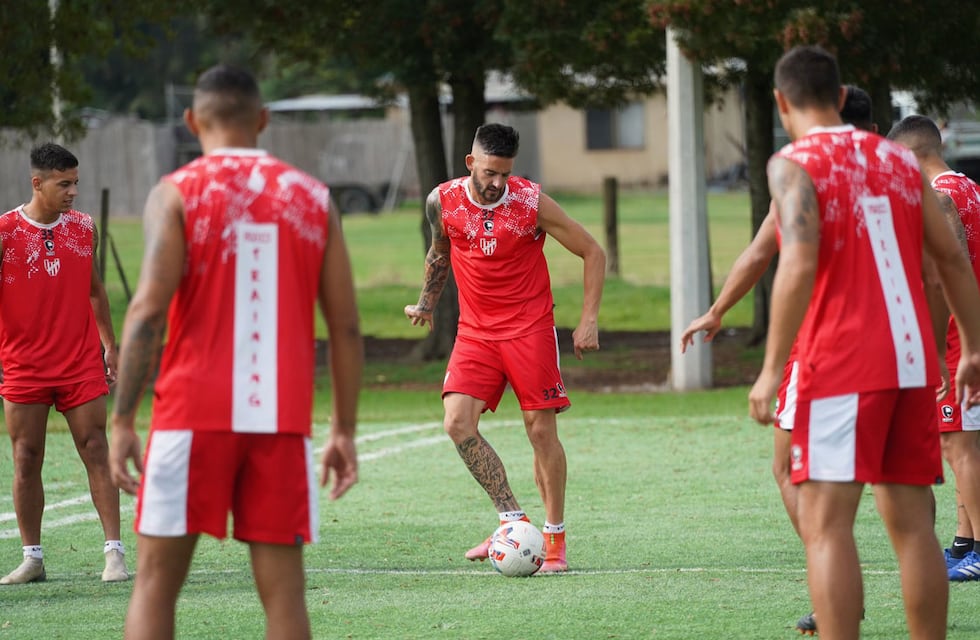 Al final lo de Instituto es un triangular y debuta con Liverpool de Uruguay