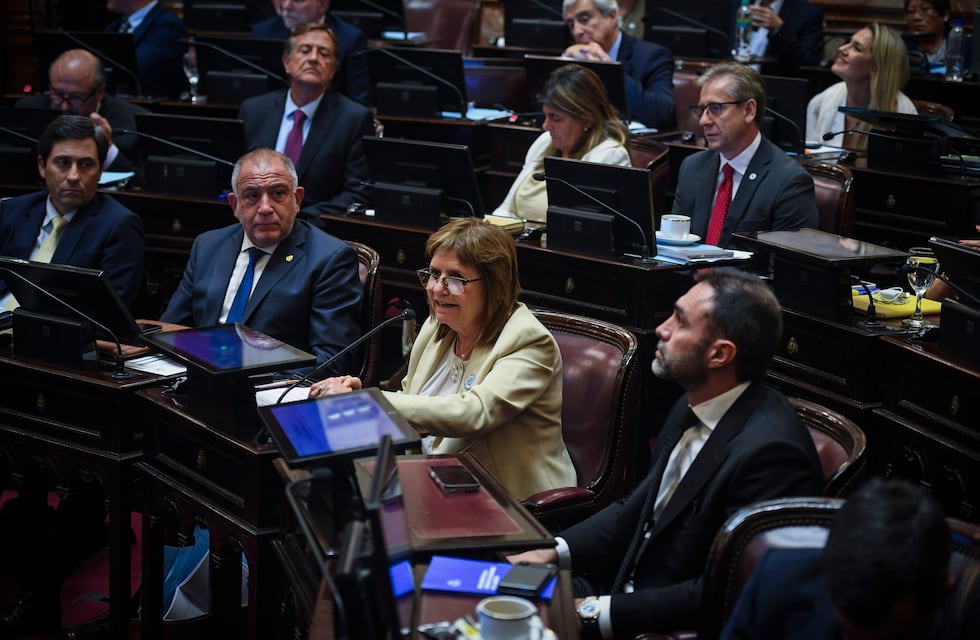Los puentes entre LLA y el peronismo siembran suspicacias de cara a debates cruciales en el Congreso