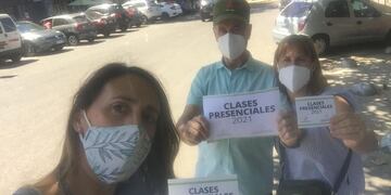 Una agrupación de padres lanzó una campaña para la vuelta de las clases presenciales.