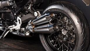 Un joven murió mientras limpiaba su moto.