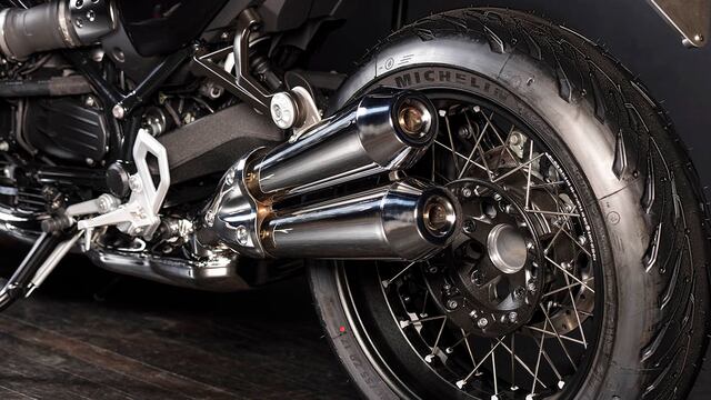 Un joven murió mientras limpiaba su moto.