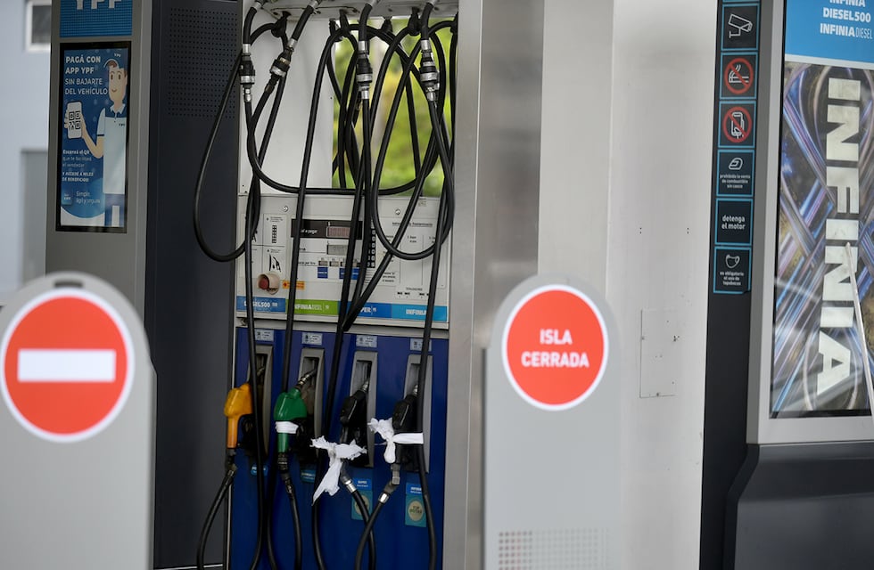 Se acordó un “plan de acción” entre el Gobierno y las petroleras para restablecer el suministro de nafta y gasoil