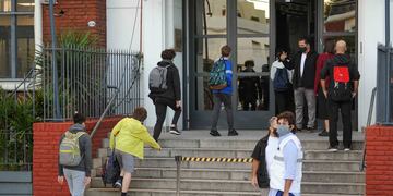 Colegio Ort de Belgrano
Vuelta a clases durante la pandemia y cuarentena en la ciudad de Buenos Aires.
Escuela jovenes ingresando.
Argentina
Foto Federico Lopez Claro