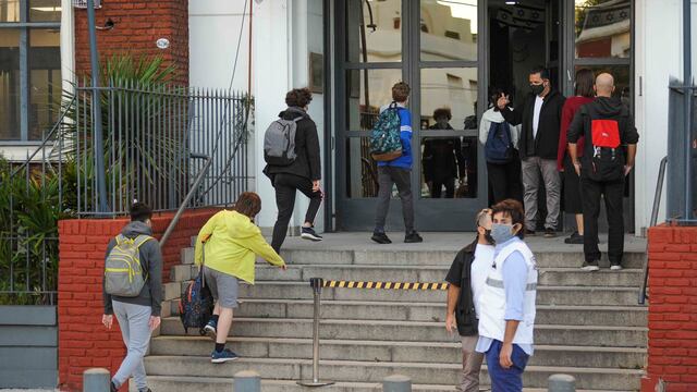 Colegio Ort de Belgrano
Vuelta a clases durante la pandemia y cuarentena en la ciudad de Buenos Aires.
Escuela jovenes ingresando.
Argentina
Foto Federico Lopez Claro