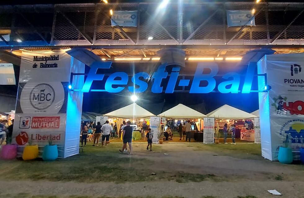 Balnearia: el Festi-Bal inició su primera noche con una gran multitud