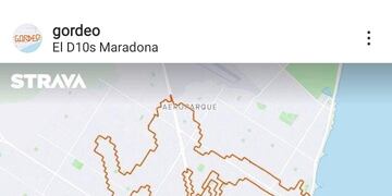 Leonardo Mercado dibujó en las calles marplatenses la figura del “10” y su hazaña se hizo viral. Recorrió 63.8 kilómetros para lograr formar la imagen.