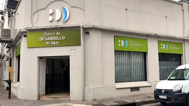 Sede central del ex Banco de Desarrollo de Jujuy, en la esquina de Senador Pérez y San Martín.