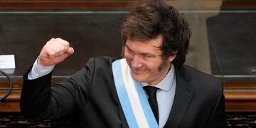 ARCHIVO - El presidente Javier Milei se dirige a los legisladores durante la sesión legislativa inaugural en Buenos Aires, Argentina, el viernes 1 de marzo de 2024. (AP Foto/Natacha Pisarenko, Archivo)