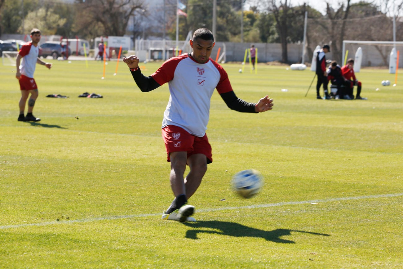 El plantel de Instituto retomó los entrenamientos en el predio de La Agustina.  (La Voz)