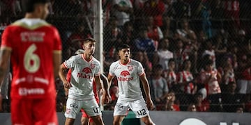 El zaguero Lautaro Carreras (42) se suma a la dutación de juveniles en Instituto. Junto a por ejemplo Nicolás Dubersarsky (Prensa Instituto).