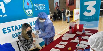 El Ministerio de Salud de Mendoza informó que hasta la fecha se registraron 143.938 casos positivos confirmados de Covid-19. Orlando Pelichotti  / Los Andes