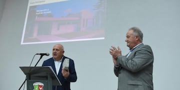 Crespo: Se construirá un edificio institucional para el Parque Industrial con ladrillos PET.
