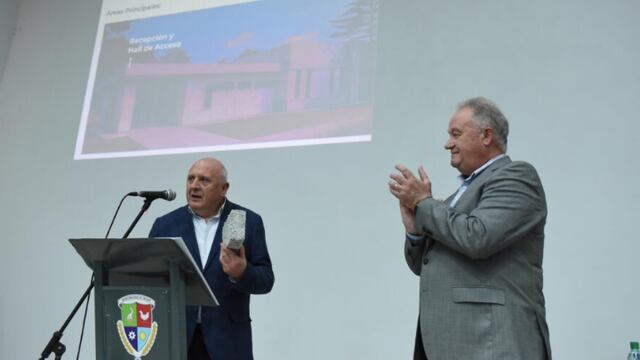 Crespo: Se construirá un edificio institucional para el Parque Industrial con ladrillos PET.