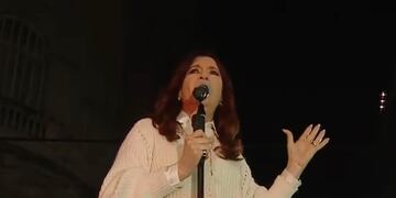Cristina Fernández de Kirchner habla a la militancia.