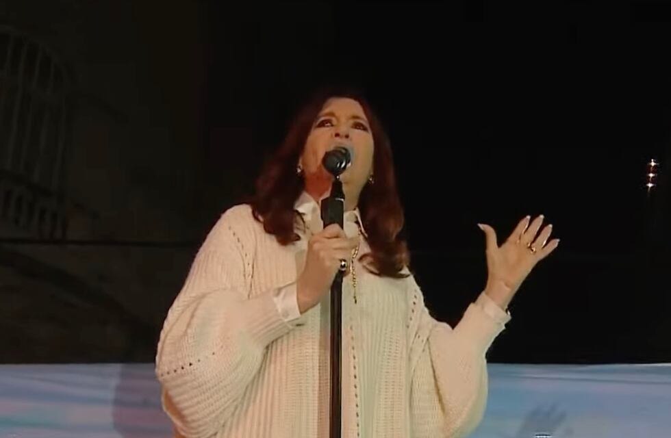 Cristina Kirchner habló luego de horas de tensión: criticó a la oposición y pidió a los manifestantes que vayan a descansar