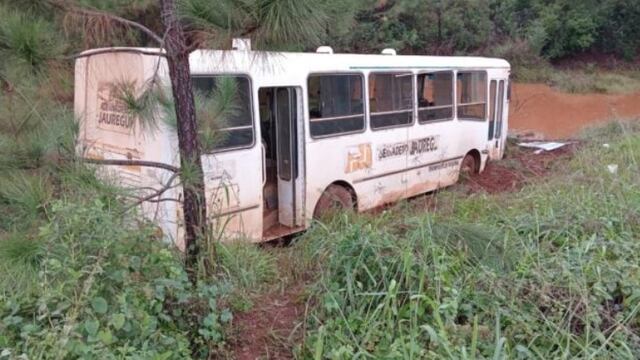 Ómnibus que trasladaba tareferos despistó en Campo Viera.
