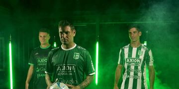 Con nueva pilcha, Sportivo presento su nueva indumentaria