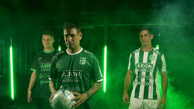 Con nueva pilcha, Sportivo presento su nueva indumentaria