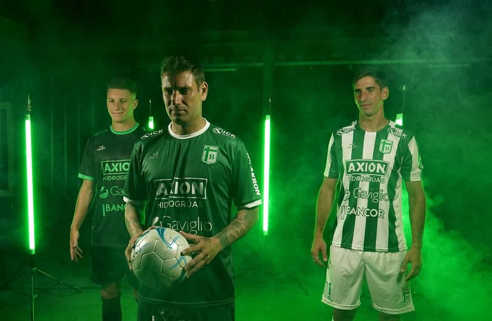 Con nueva pilcha, Sportivo presento su nueva indumentaria