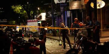 La Policía trabajando en el lugar donde se desató el tiroteo.