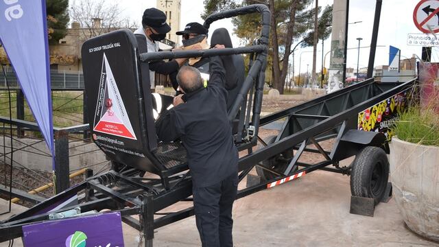 La Municipalidad de Guaymallén llevó adelante una campaña de concientización de Seguridad Vial y montó un simulador de alto impacto Mitre y Godoy Cruz. Gentileza MG