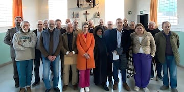 La foto de los libertarios que visitaron a los represores.