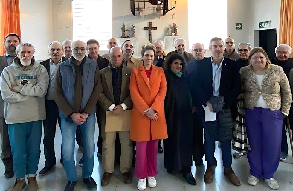 Visita de libertarios a represores: difunden una foto y Menem busca cerrar la polémica