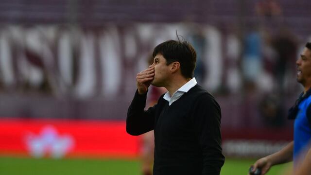 Alexander Medina no habla. Mientras tanto, la diferencia que River le sacó a Talleres es elocuente (Federico López Claro/La Voz).